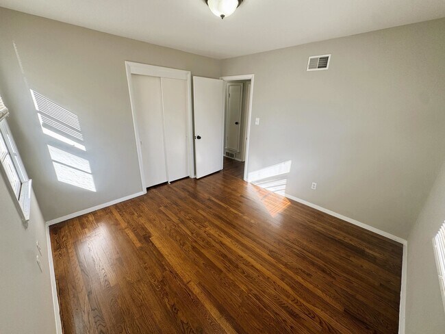 Building Photo - 4956 Owen Rd