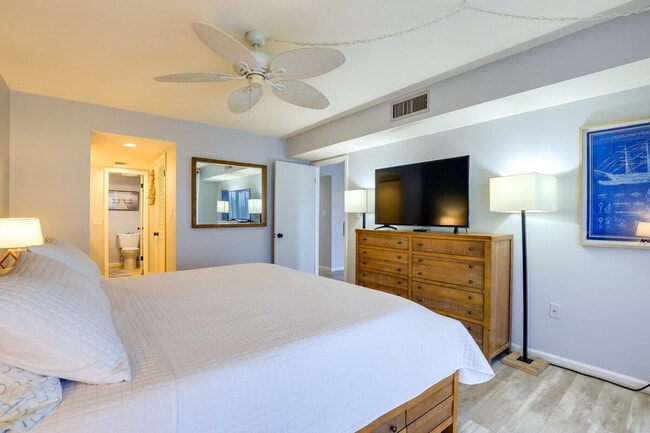 Building Photo - 2400 S Ocean Dr