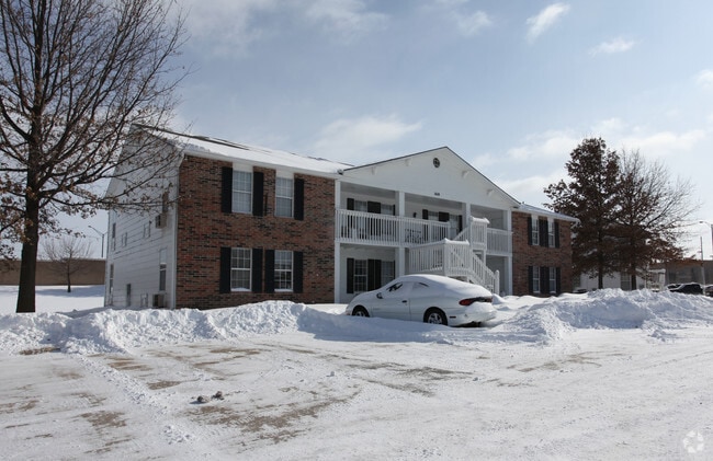 Primary Photo - Greenvalley Apartments