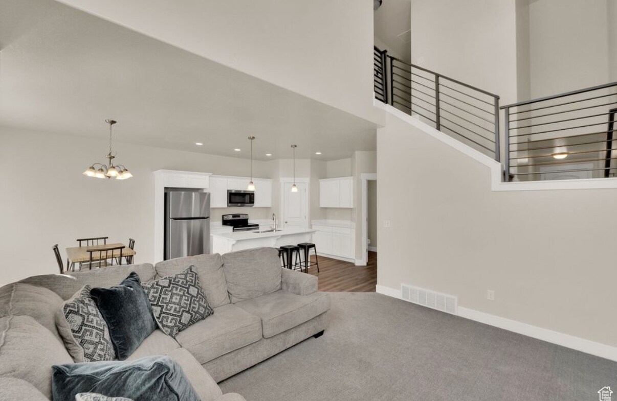 Building Photo - 275 W 700 N