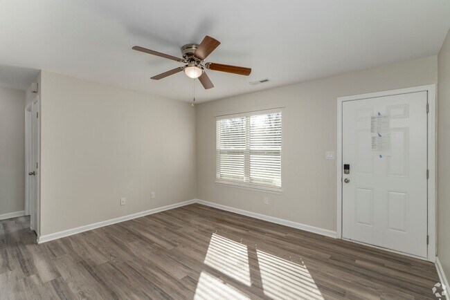 Building Photo - Tastefully Renovated 2BD Home with WiFi & Washer/Dryer Included | 1 Month Free on a 13-Month Lease
