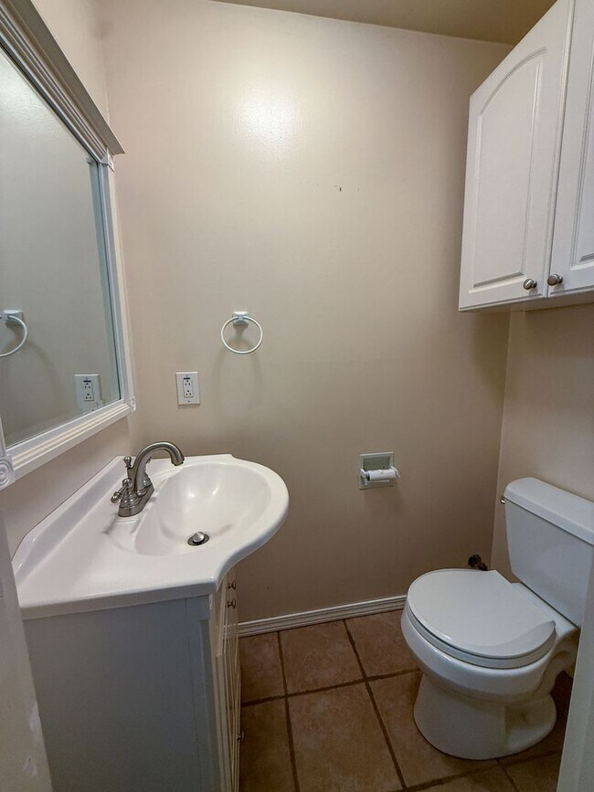 Building Photo - 3bd/1.5ba Edmonds Home