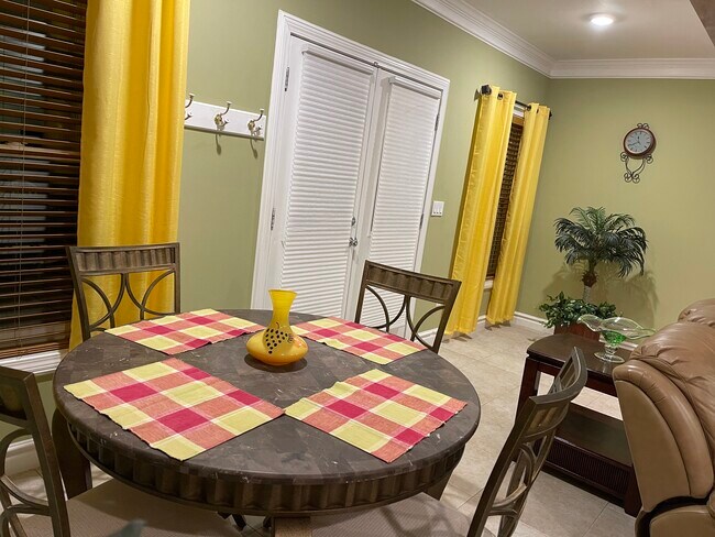 Building Photo - 1430 Juneau Way