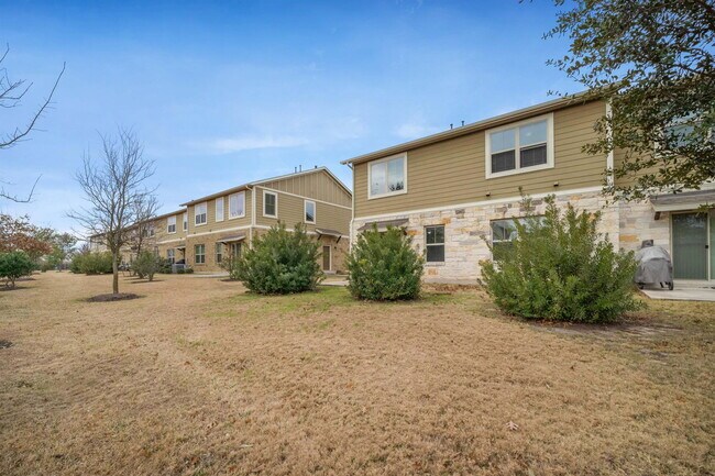 Building Photo - 1620 Bryant Dr