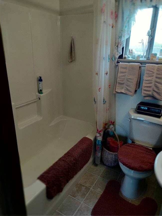 Building Photo - 20 Orcutt Dr