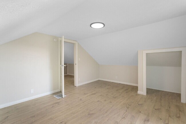 Building Photo - 232 E Grove St
