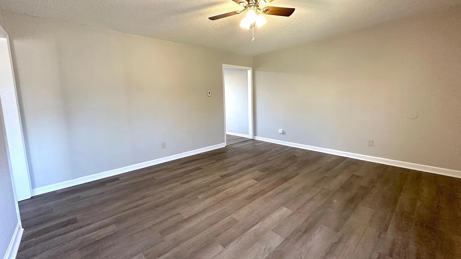 Building Photo - Room in Apartment on S Blount St