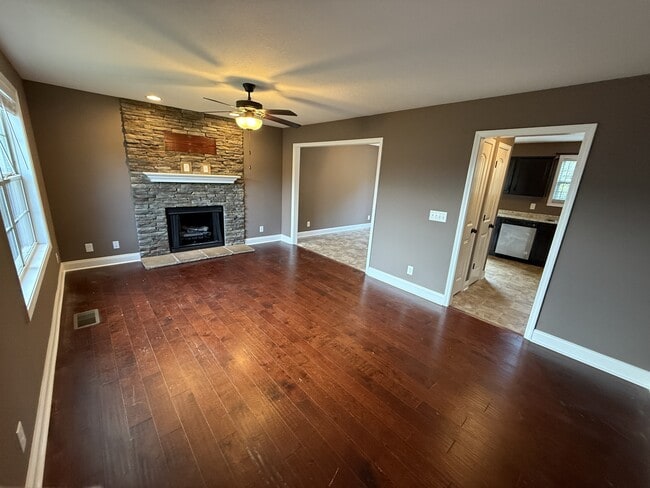 Building Photo - 113 Grassmire Dr