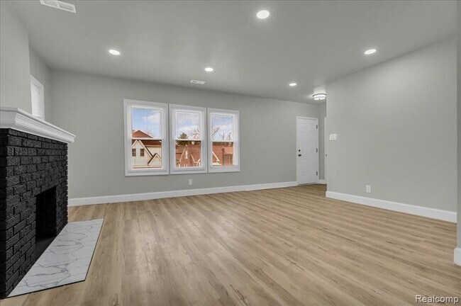 Building Photo - 14112 Mettetal St