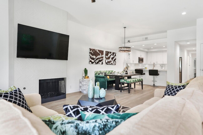 Building Photo - 2601 S Broadmoor Dr