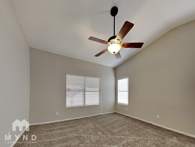 Building Photo - 8027 W Laurel Ln