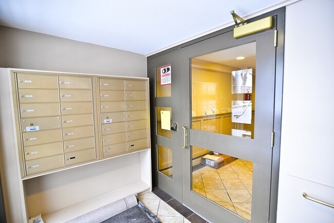 Building Photo - 20 Radcliffe Rd