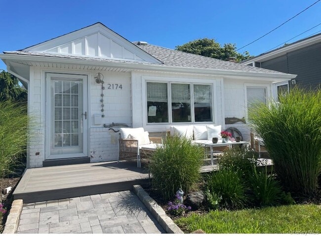 Primary Photo - 2174 Bay Blvd