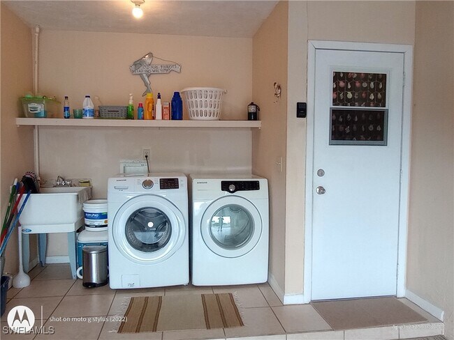 Building Photo - 237 SW 48th Terrace