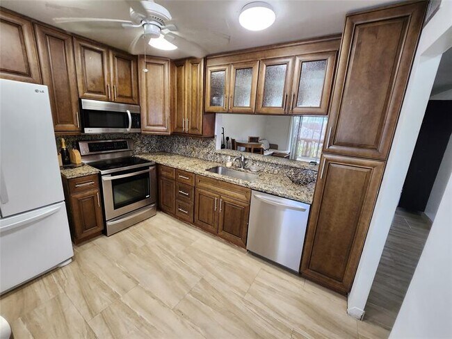 Primary Photo - 219 NE 14th Ave