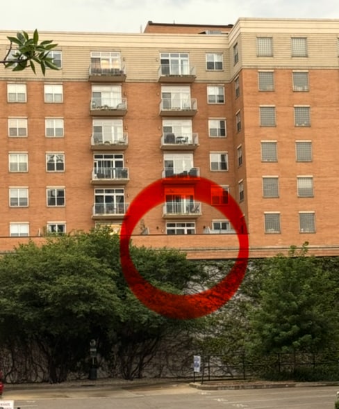 432 SF terrace circled - 950 W Monroe St