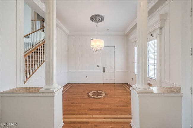 Building Photo - 10227 Sunset Gardens Dr