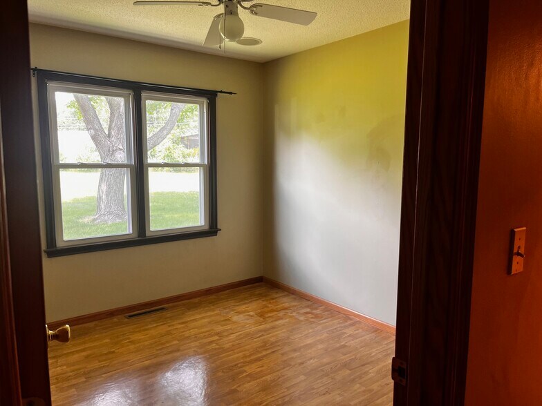 3rd back bedroom big closest - 1612 E 88th St