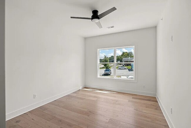 Building Photo - 815 Vickery Dr