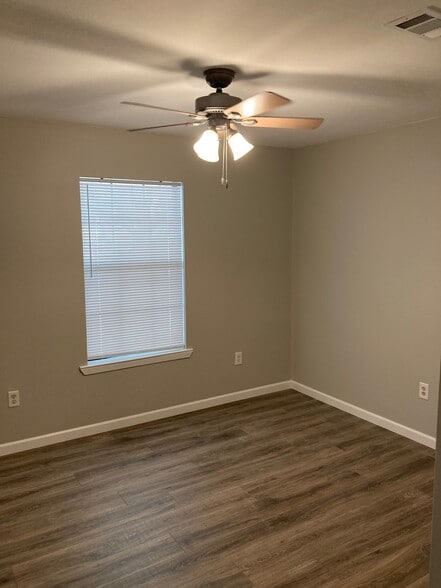 Bed 2 - 48352 Woodhaven Rd