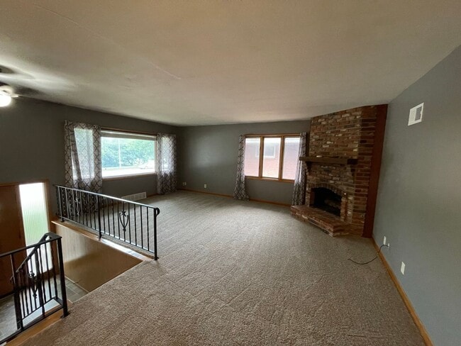 Building Photo - Beautiful 3 bedroom house