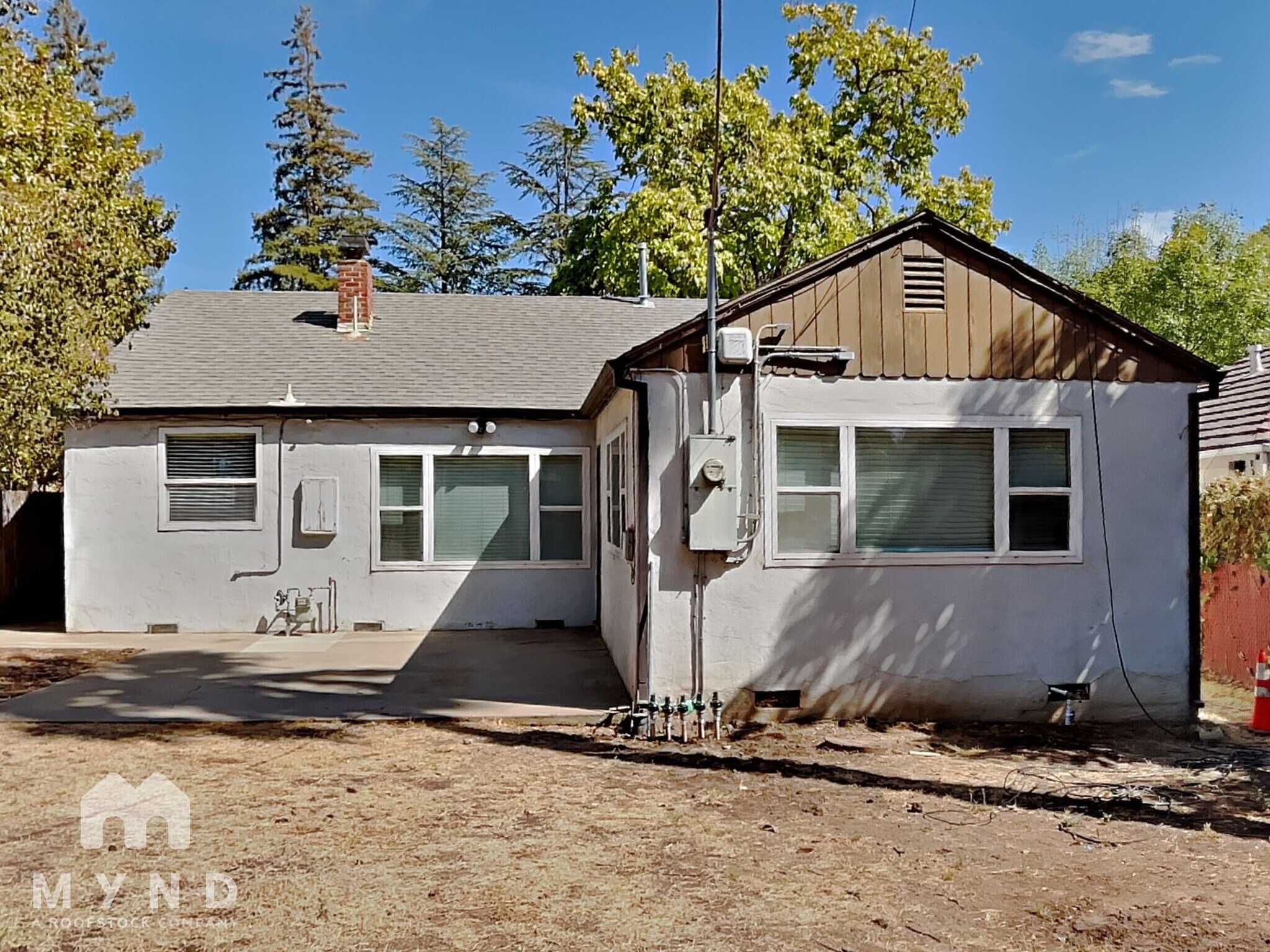 Building Photo - 2141 Royal Oaks Dr