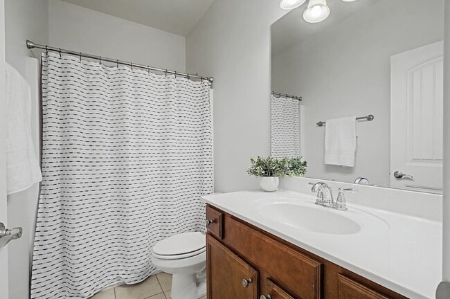 Building Photo - 140 Tulip Grove Point