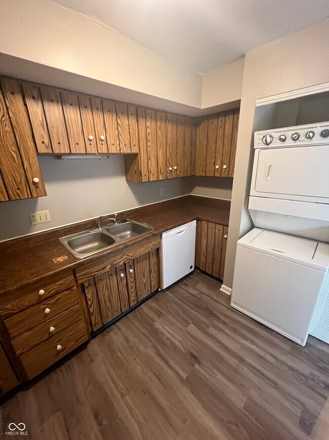 Building Photo - 1320 Millerwood Ct
