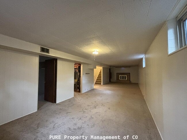 Building Photo - 3 bedroom ranch style home with 2-car garage!
