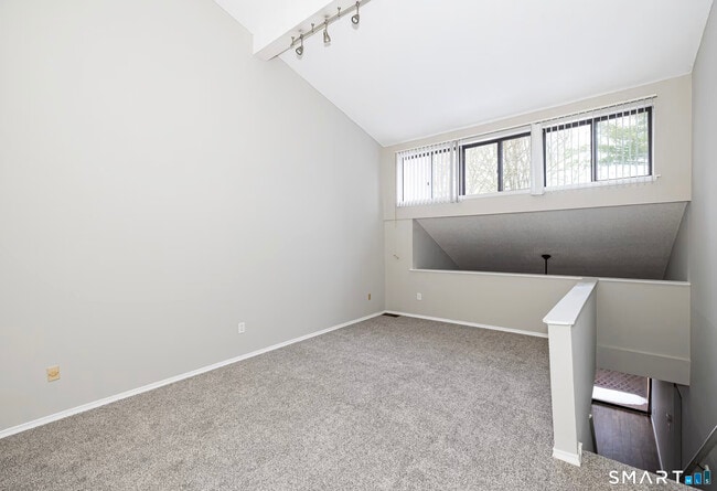 Building Photo - 25 Stanley St