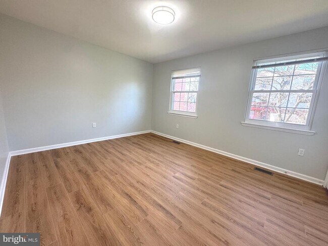 Building Photo - 4826 Grand Bend Dr