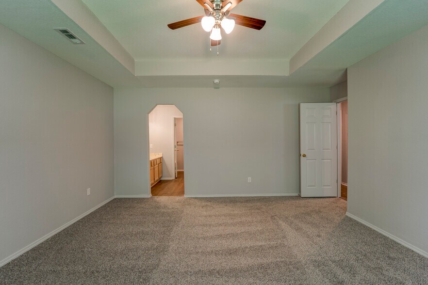 Building Photo - 40 Briarmeadow St