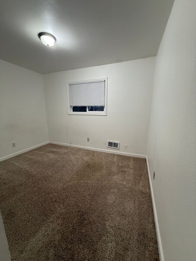 Building Photo - 6404 W Beech St