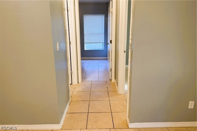 Building Photo - 609-611 Hawthorne Ave S