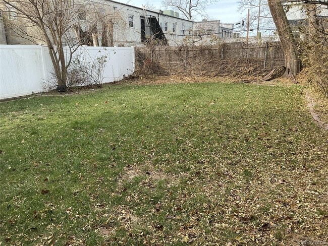 Building Photo - 12 E John St