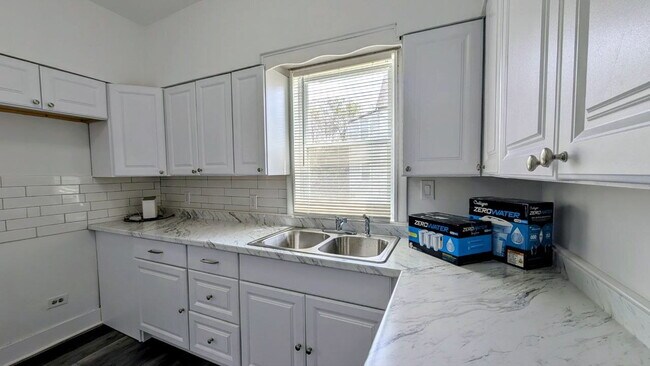 Building Photo - Updated 3-Bedroom | 1.5-Bath | Central AC | In-Unit Laundry – $1,800/month