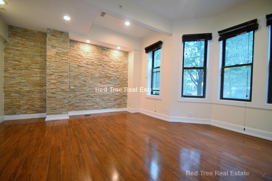 Building Photo - 1199 Beacon St