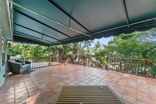 Building Photo - 918 Tequesta St