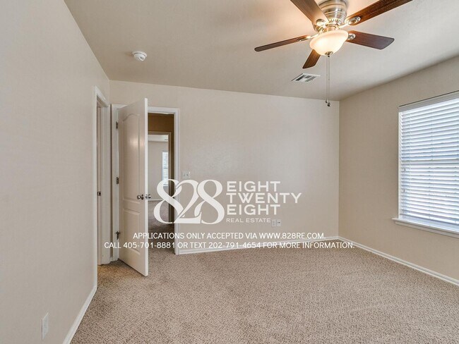 Building Photo - Spacious 2 Bed/1.5 Bath Norman Townhome Du...