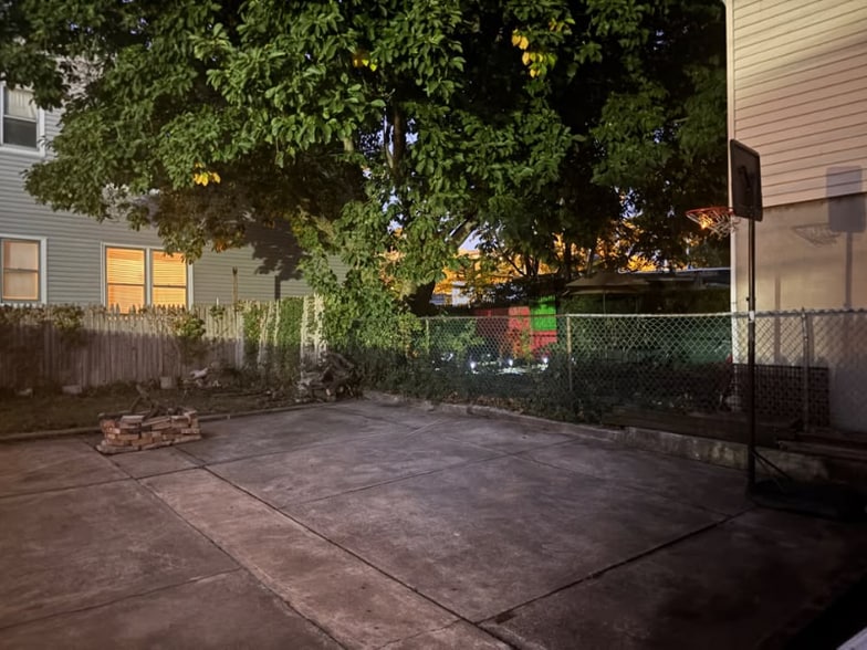 Building Photo - 86 McAdoo Ave