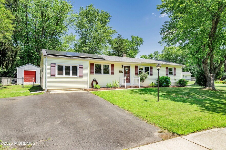 Building Photo - 6 Redwood Rd