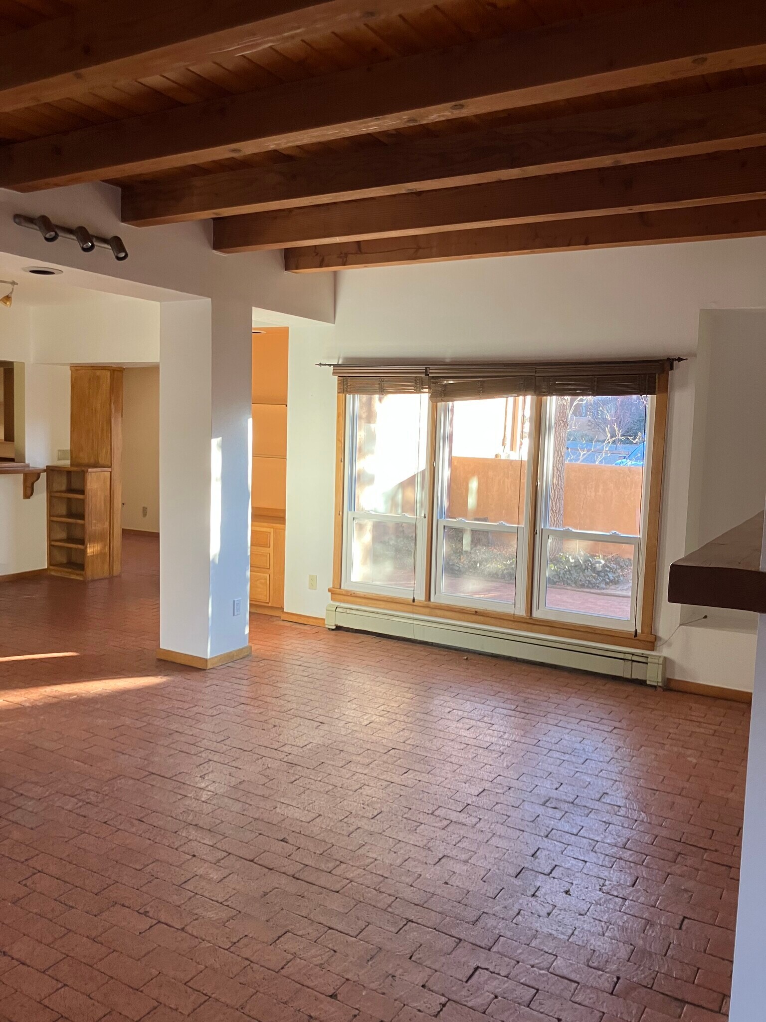 Building Photo - 3228 1/2 La Avenida de San Marcos