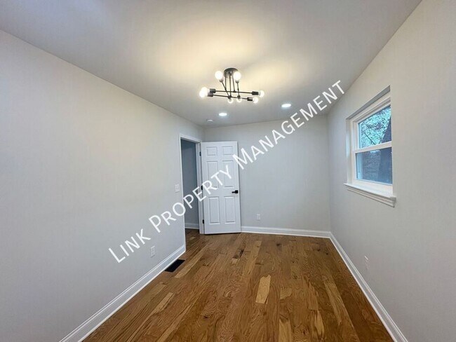 Building Photo - Sophisticated Tri-Level Home in Stuart Heights — Modern Comfort & Timeless Charming 4 bedroom 3 b...