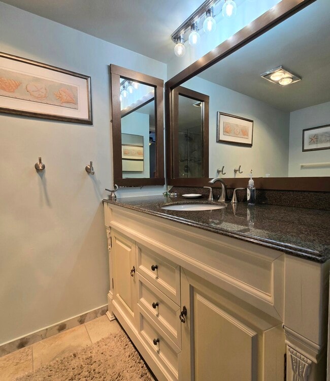 Building Photo - 1161 Hillsboro Mile