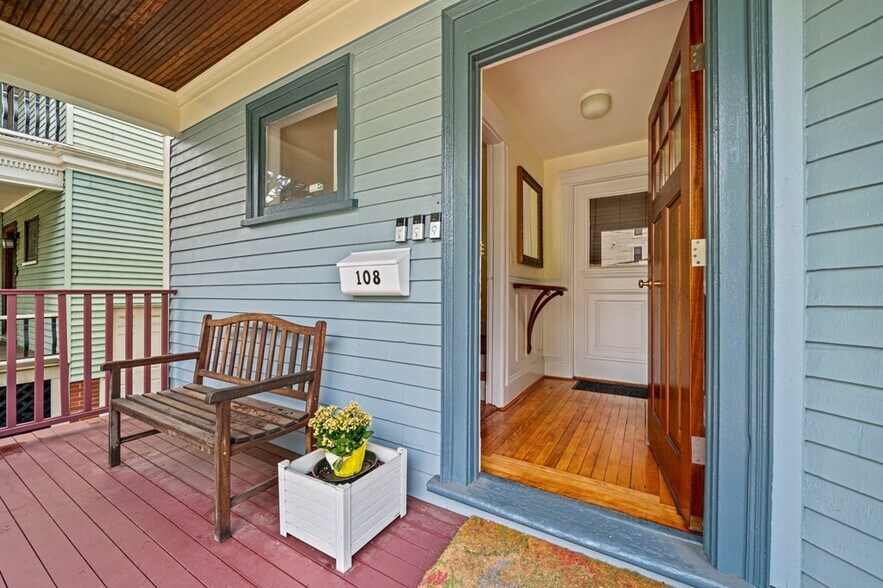 Building Photo - 108 Trowbridge St