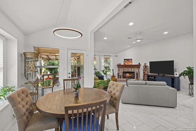 Building Photo - 10903 Wilson Oaks Dr