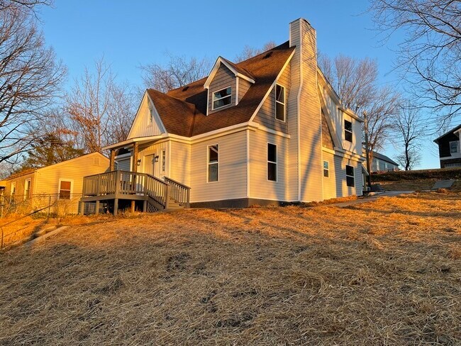 Primary Photo - 202 E Columbia Ave