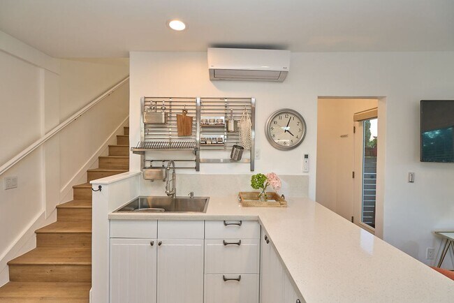 Building Photo - FURNISHED Modern One Bedroom+Loft on Coron...