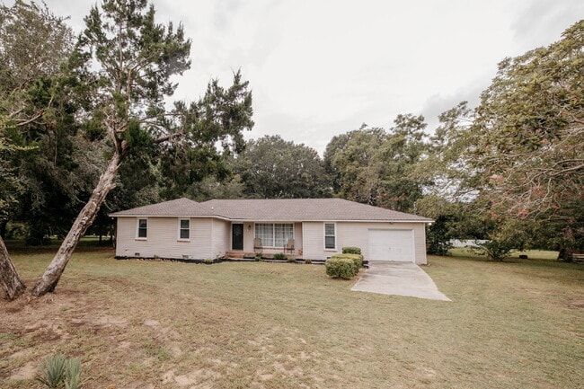 Building Photo - Fully Furnished Charleston Rental Near Folly Beach – Utilities Included | $3,600/Month