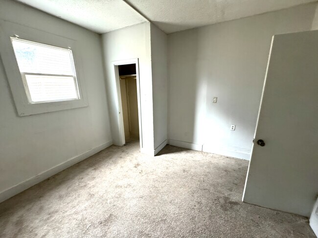 Building Photo - 1607 Draper St